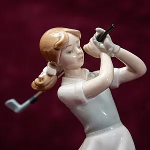 Редкая! Коллекционная Фарфоровая статуэтка «Гольфистка», NAO by Lladro, Daisa, Испания -1985 год.