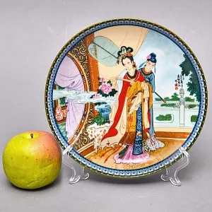 Коллекционная Номерная Тарелка «Китайская красавица и служанка» Фарфор, Китай -1986 год. 