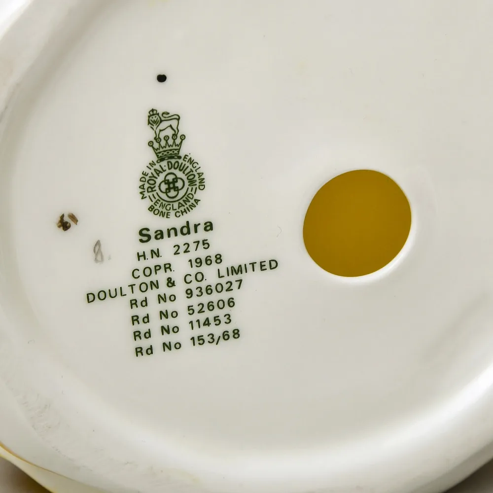 Коллекционная Фарфоровая статуэтка «Девушка в желтом платье. Сандра»,  Royal Doulton Англия.