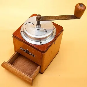 Коллекционная Ручная Механическая Кофемолка ROCK HARD, США - середина ХХвека.