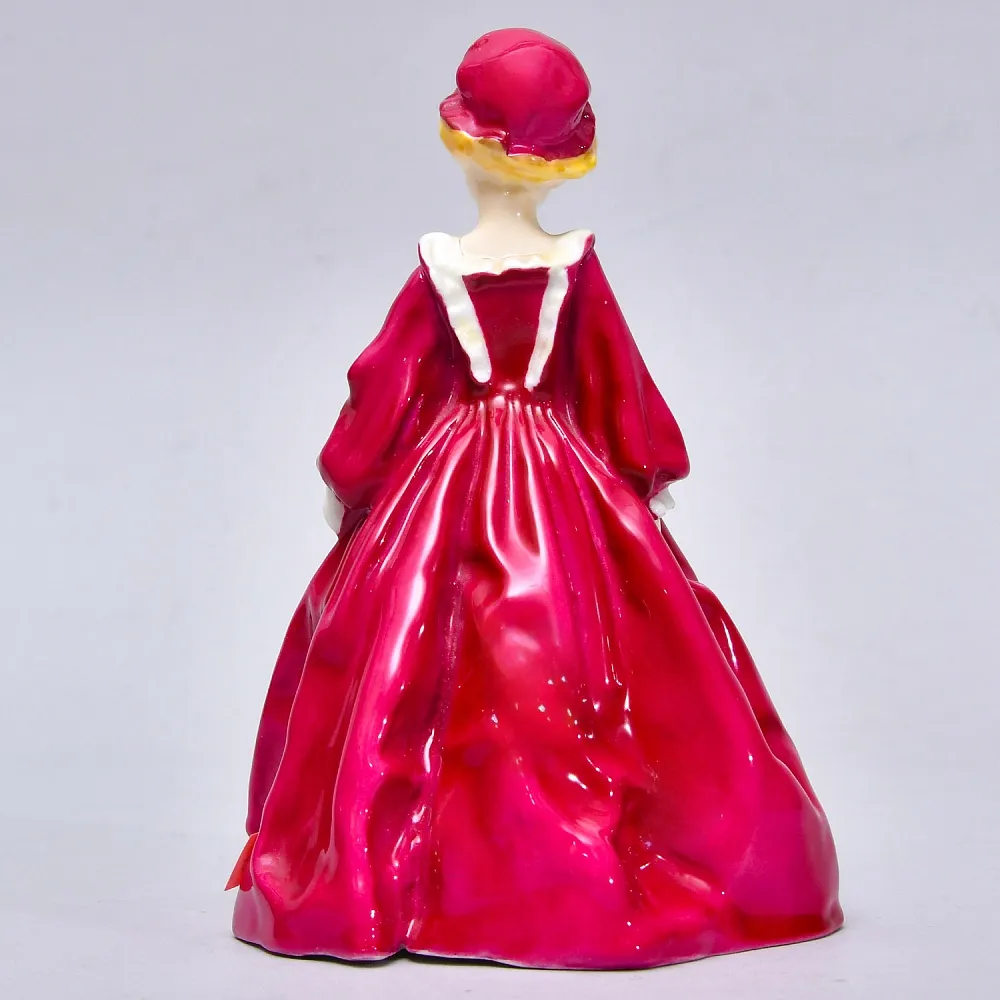 Коллекционная Фарфоровая статуэтка «Бабушкино платье», Royal Worcester Англия.