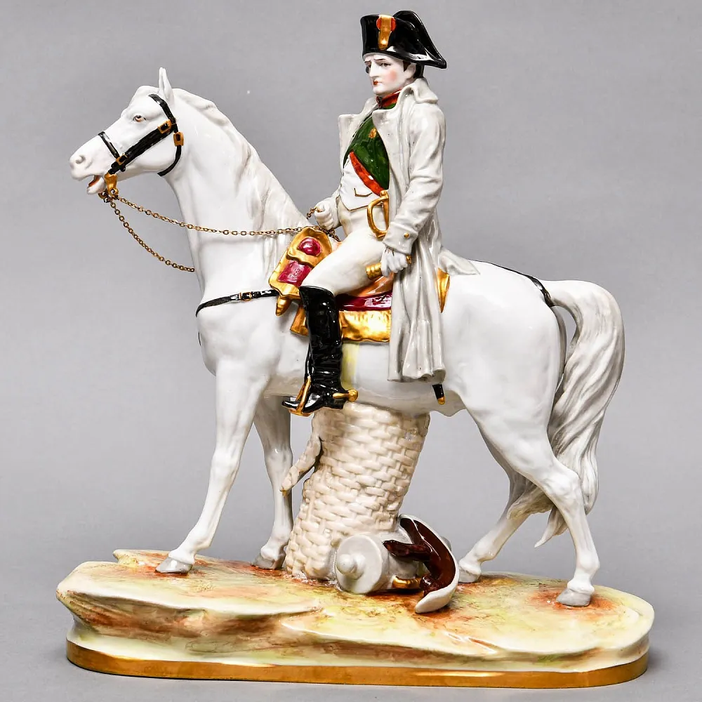 Редкая Коллекционная статуэтка «Наполеон Бонапарт на коне», Фарфор Scheibe - Alsbach Германия.