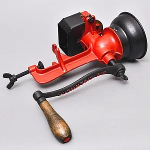 Большая Старинная Чугунная Зерно Мельница - Измельчитель, B.M.EISENWERK Германия 30 -е годы ХХ века.