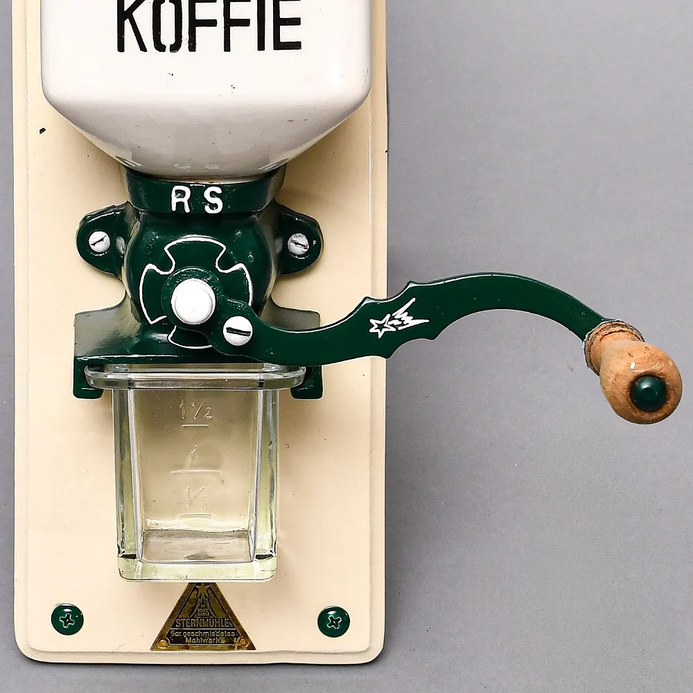 Старинная Настенная Ручная Механическая Кофемолка «Виноградная Гроздь», Голландия.