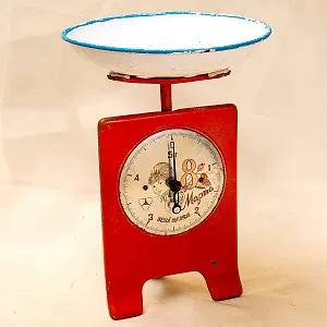 Редкость! «8-е МАРТА» Винтажные Советские Бытовые Кухонные Весы на 5 кг., СССР - 1967 год.