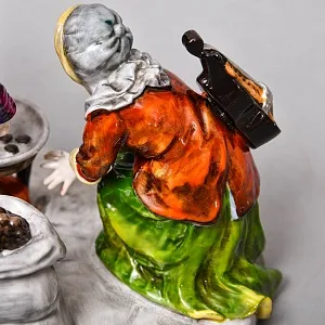 Коллекционная Фарфоровая статуэтка «Жареные каштаны», VOLKSTEDT Германия, середина ХХ века. 