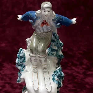 Фарфоровая Статуэтка «Лыжник - Пионер», ДФЗ Вербилки, СССР - 1954 год.