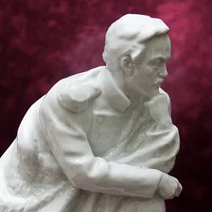 Редкость! Авторская Фарфоровая статуэтка «Лермонтов на скале», СССР ЛФЗ.