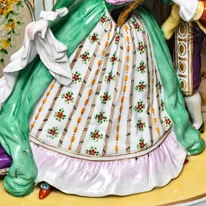 Коллекционная Фарфоровая статуэтка «Свидание за ширмой», Scheibe-Alsbach Германия, середина ХХ века. 