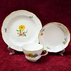 Коллекционная Фарфоровая Чайная пара + Тарелка (Тройка) из серии BLUME, MEISSEN Германия.