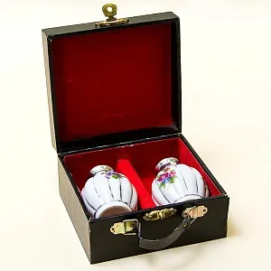 Набор для Специй Солонка + Перечница в футляре, Фарфор, Франция 50 -е годы ХХ века.