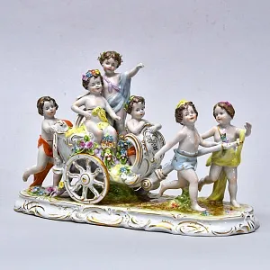 Коллекционная Фарфоровая статуэтка «ПУТТИ - Триумфаторы», Scheibe-Alsbach Германия.
