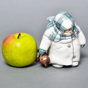 Авторская Коллекционная Фарфоровая Статуэтка «Укутыш - Прогулка с Мишкой», Россия.