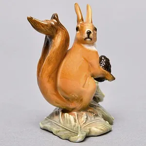 Коллекционная Фарфоровая статуэтка «Белка с шишкой», Hutschenreuther Германия, середина ХХ века. 
