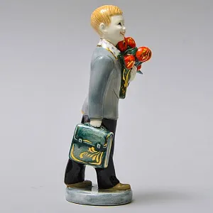 Авторская Коллекционная Фарфоровая Статуэтка «Школьник с букетом тюльпанов», Россия.