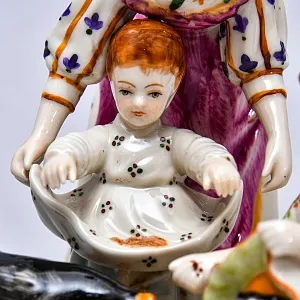 Редкость! Антикварная Фарфоровая Статуэтка «КОРМЛЕНИЕ КУР», Aсkermann & Fritze Германия.