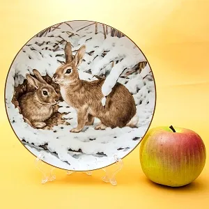 Коллекционная Тарелка «Лесной Год, ЯНВАРЬ. Зайцы» Фарфор, Англия - 1983 год.