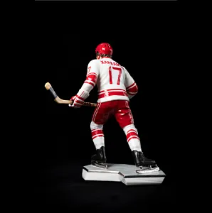 Коллекционная Авторская Статуэтка «Хоккеист СССР – Валерий Харламов №17», фарфор, Россия.
