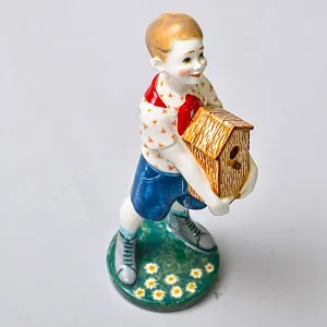 Авторская Коллекционная Фарфоровая Статуэтка «Пионер со скворечником», Россия.