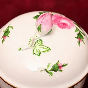 Фарфоровая Сахарница - Бонбоньерка - Шкатулка «РОЗА МЕЙСЕНА», MEISSEN Германия, середина ХХ века.