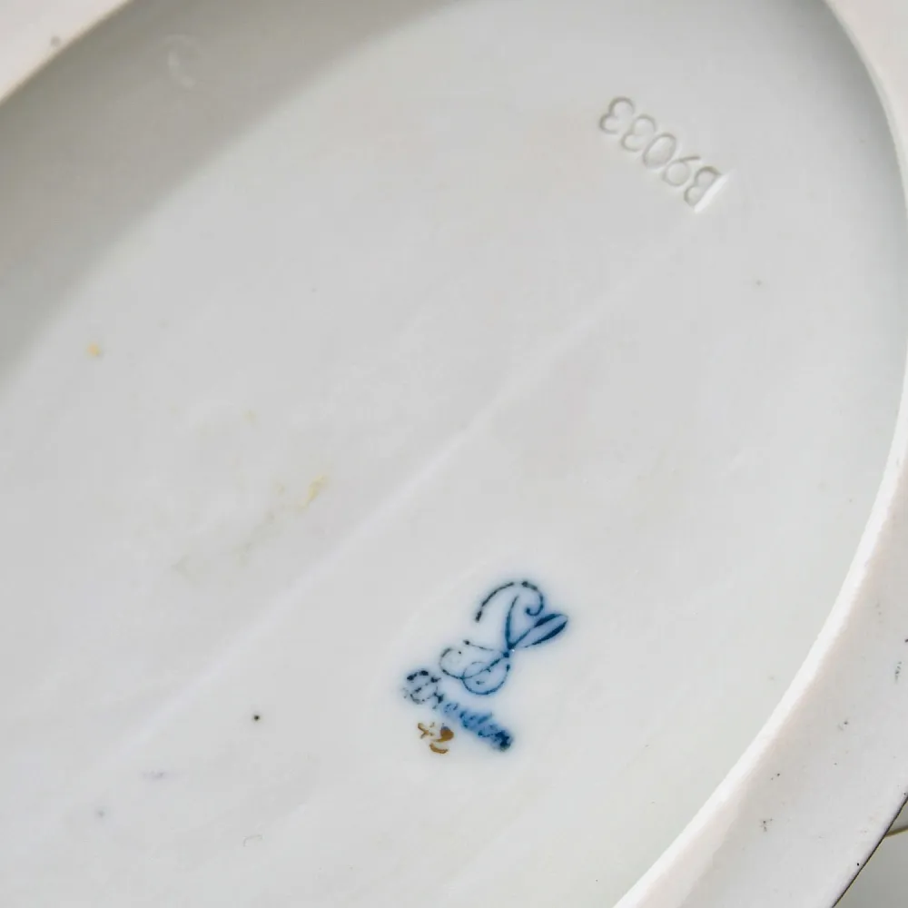 Коллекционные Парные статуэтки «Дама и Кавалер. Светская беседа», Фарфор SP Dresden, Германия.