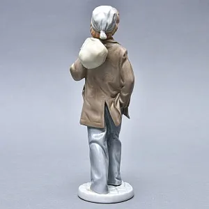 Коллекционная Фарфоровая статуэтка «ЮНГА. Босоногий мальчик», NAO by Lladro. 