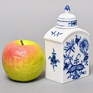 Фарфоровая Чайница с крышкой «Луковый узор», MEISSEN / МЕЙСЕН Германия, вторая половина ХХ века.