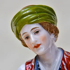 Антикварная Фарфоровая Статуэтка «Восточный музыкант», Edme Samson et Cie Франция 1880 -1930 годы.