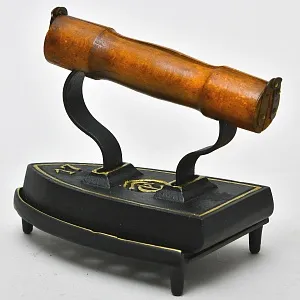 Редкость! Антикварный Чугунный Утюг №17 на подставке BRITISH Англия, конец ХIХ века.