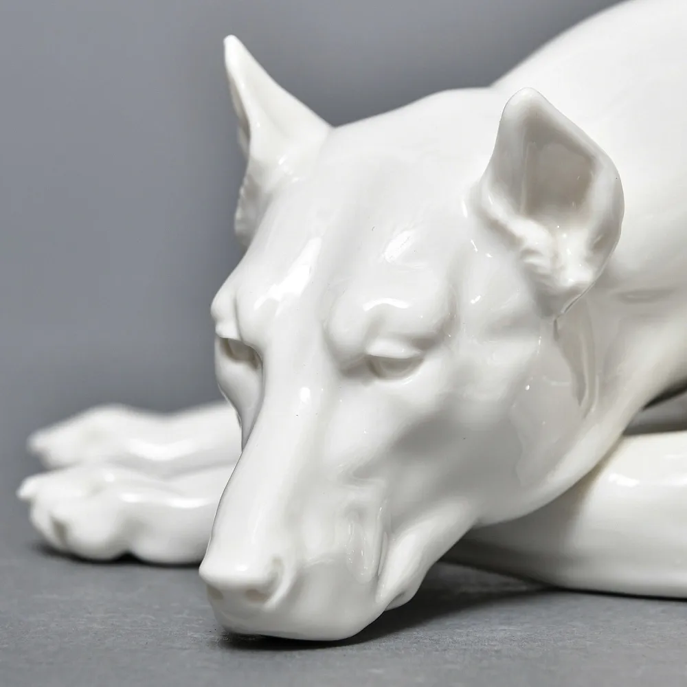 Коллекционная Фарфоровая статуэтка «Собака. Лежащий Дог», Nymphenburg Германия, 50-е гг.