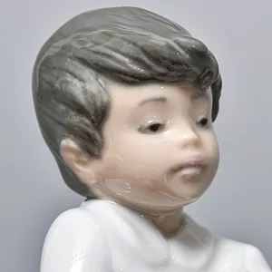 Коллекционная Фарфоровая статуэтка «Мальчик с паровозиком», NAO by Lladro Испания. 