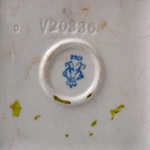 Коллекционная Фарфоровая статуэтка «Нищие и Бродяги. Нищий», Volkstedter Германия.