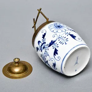 Антикварная Фарфоровая бисквитница - конфетница «Синий лук», Bremer & Liebmann Германия.