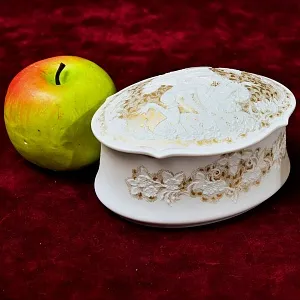 Коллекционная Шкатулка - Бонбоньерка «Рапсодия», фарфор KAISER Германия - 1979 год.