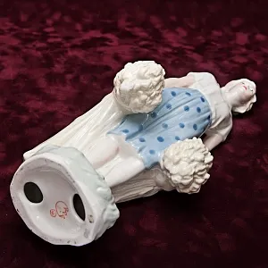 Редкость!!!  Фарфоровая Статуэтка «Девушка со снопами» Рижский ФЗ - CCCР -1956 год.