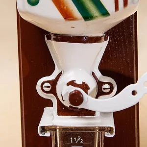 Старинная Настенная Ручная Механическая Кофемолка «IDEAL» Бельгия.