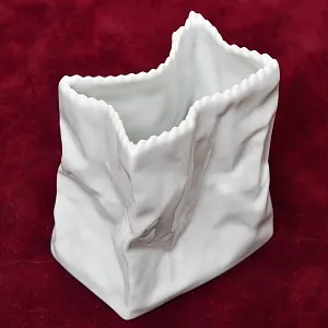 Миниатюрная Фарфоровая Вазочка «Мятый пакет», Rosenthal Германия - 1979 год. 