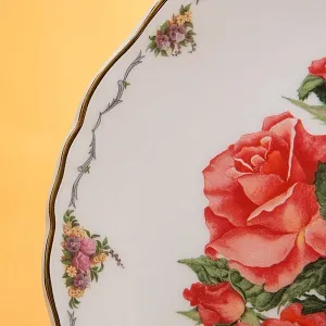 Коллекционная Тарелка «Любимые цветы Королевы» Фарфор, Royal Albert, Англия -1990 год.