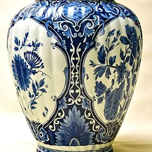 Фарфоровый Вазон - Ваза с крышкой «Цветочная симфония» DELFTs, Голландия середина ХХ века.