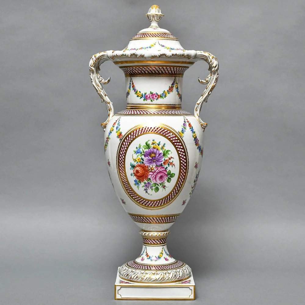 Большой Фарфоровый Вазон - Ваза с крышкой «Цветочная гирлянда», SP Dresden Германия, 50-е гг. ХХ века.