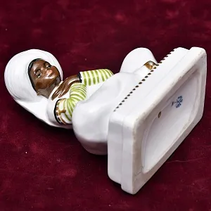 Коллекционная Фарфоровая статуэтка «Восточный Паж», Karl Ens Германия, первая половина ХХ века.