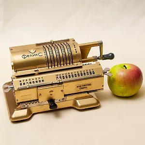 «Золотой Калькулятор» - Арифмометр - Механическая Счётная Машинка «ФЕЛИКС» СССР.