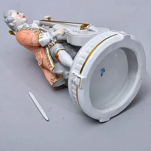 Коллекционная Фарфоровая статуэтка «Музыкант. Виолончелист», SITZENDORF Германия.