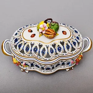 Сухарница - Конфетница - Шкатулка с крышкой «Дары лета», Фарфор Giulia Mangani Италия, 70-е годы.