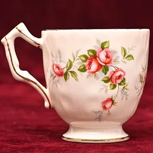 Коллекционная Фарфоровая Кофейная Пара «Розовый куст», Aynsley Англия.