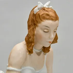 Редкость! Большая Фарфоровая Статуэтка «Балерина, завязывающая пуанту», ROSENTHAL Германия - 40е годы ХХ века.