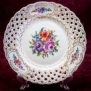 Прорезной Фарфор Коллекционная Тарелка - Блюдо «Садовый букет», SP Dresden Германия.