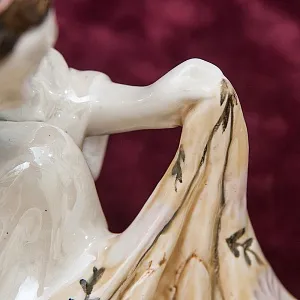 Коллекционная статуэтка - мелочевница «Узбечка с ковром», Фаянс ЗиК Конаково СССР, 1952 - 1962 годы. 