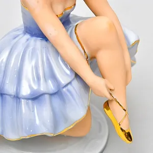 Коллекционная Фарфоровая Статуэтка «Балерина поправляющая пуанту», FASOLD&STAUCH Германия.