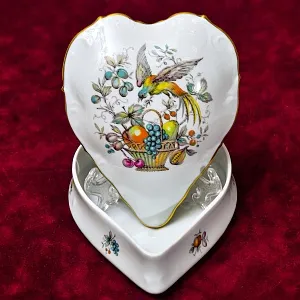 Фарфоровая Шкатулка - Бонбоньерка в форме сердца «Райская птица», Porcelain Limoges Castel Франция.